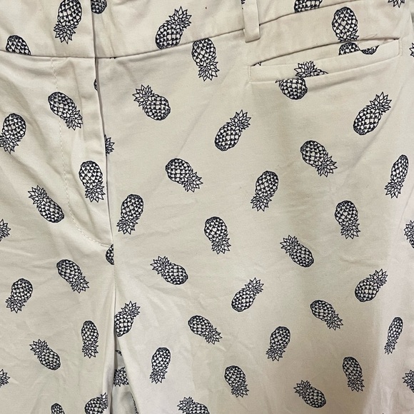 Women’s Talbots white w/ pineapple print perfect crop curvy casual pants 6 - Picture 3 of 5